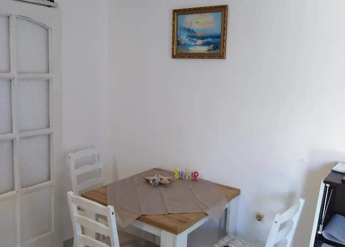 Dalmat Kucko Apartmanhaz דירה *