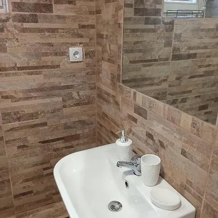 Dalmat Kucko Apartmanhaz * Šibuljina